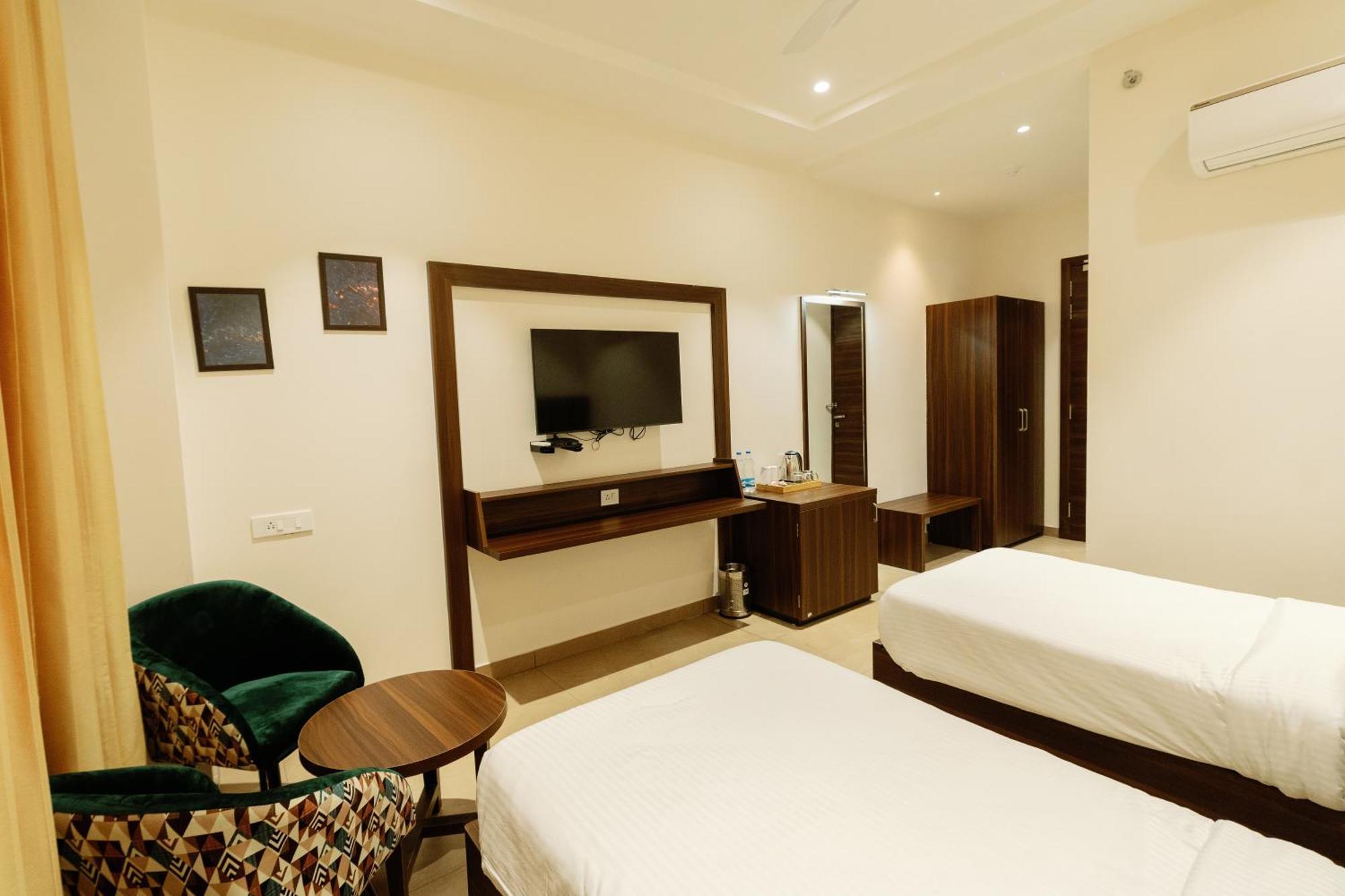 Grand Heritage Hotel & Resort Ludhiana Buitenkant foto